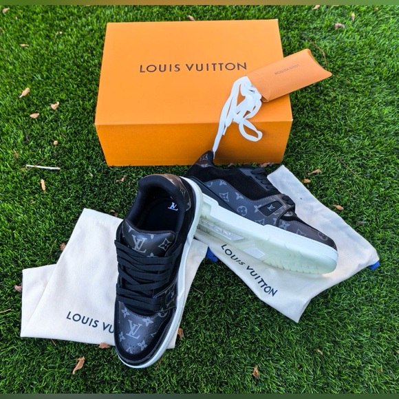 Louis Vuitton Trainer New Sneaker Size US10/US10.5 Black - Picture 1 of 14